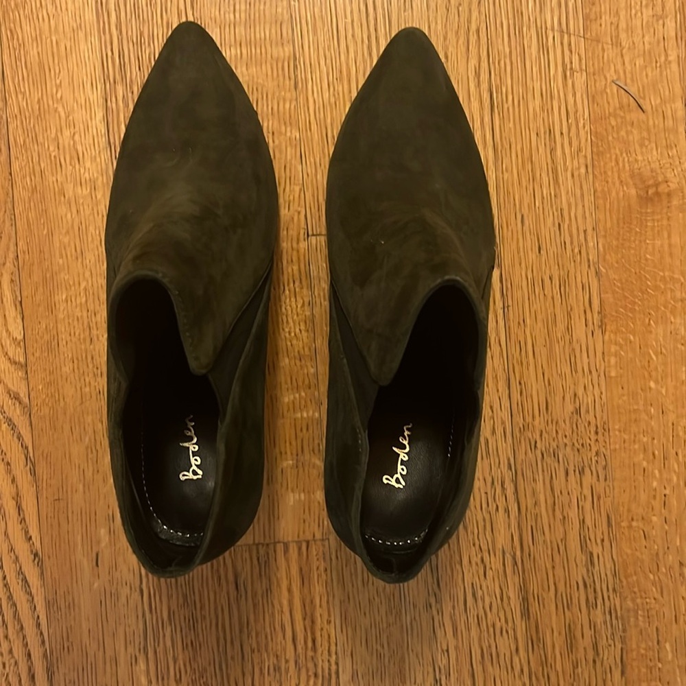 Green suede leather booties